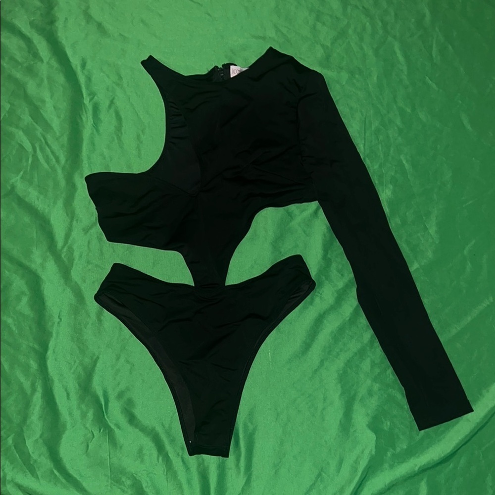 ICON SWIM Black One-Sleeve Cutout Swimsuit size Medium